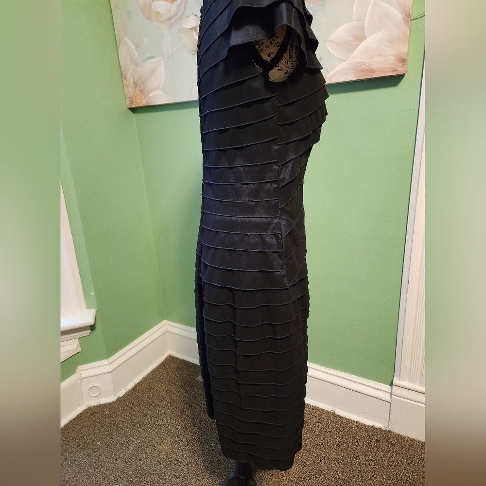 Tadashi Shoji Romantic Dark Blue Tiered Rosette Gown Formal Dress Sz 10 Like New - Picture 3 of 15